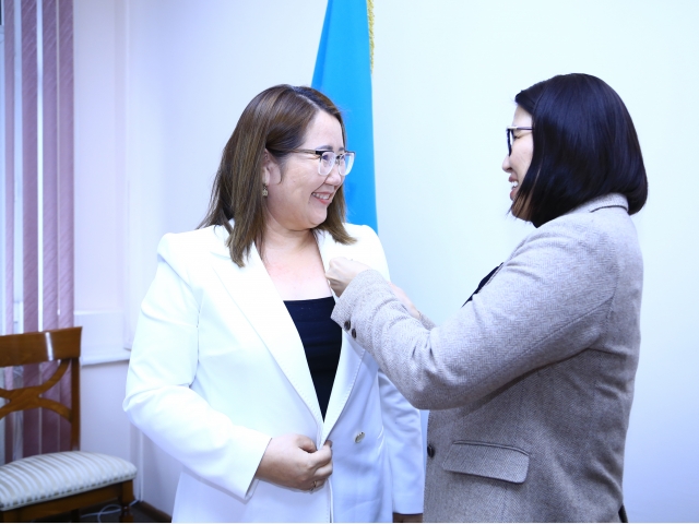 The Minister awarded a badge of honour to Professor of QYZPU