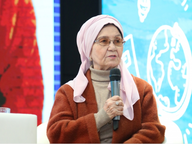 A meeting with Zeynep Akhmetova was organized at QYZPU