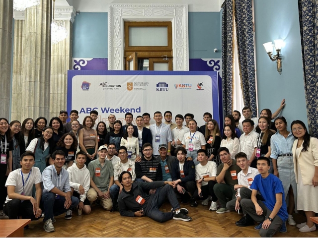 QYZPU students received certificates from the hands of leading financial experts