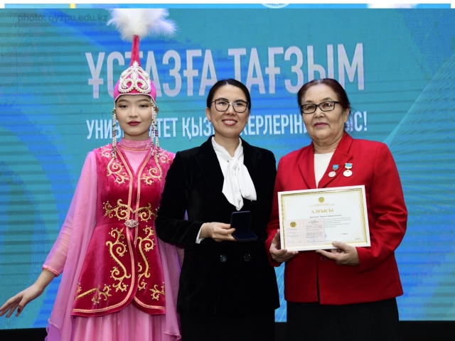 Награждены сотрудники QyzPU