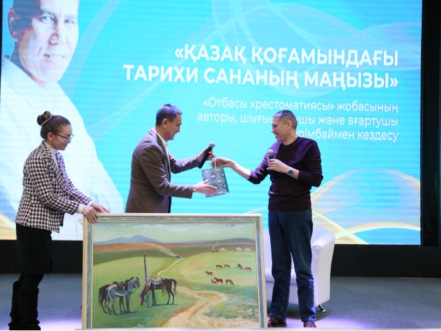 QyzPU-да ағартушы, «Отбасы хрестоматиясы» жобасының авторы Санжар Керімбаймен кездесу өтті